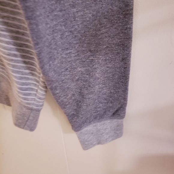 johnnie-o Men Raglan Sweatshirt Small Crewneck Gray White Stripe JMKO 1930 - Picture 8 of 12